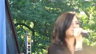 Demi Lovato - Can't Back Down (Live On Good Morning America) Resimi