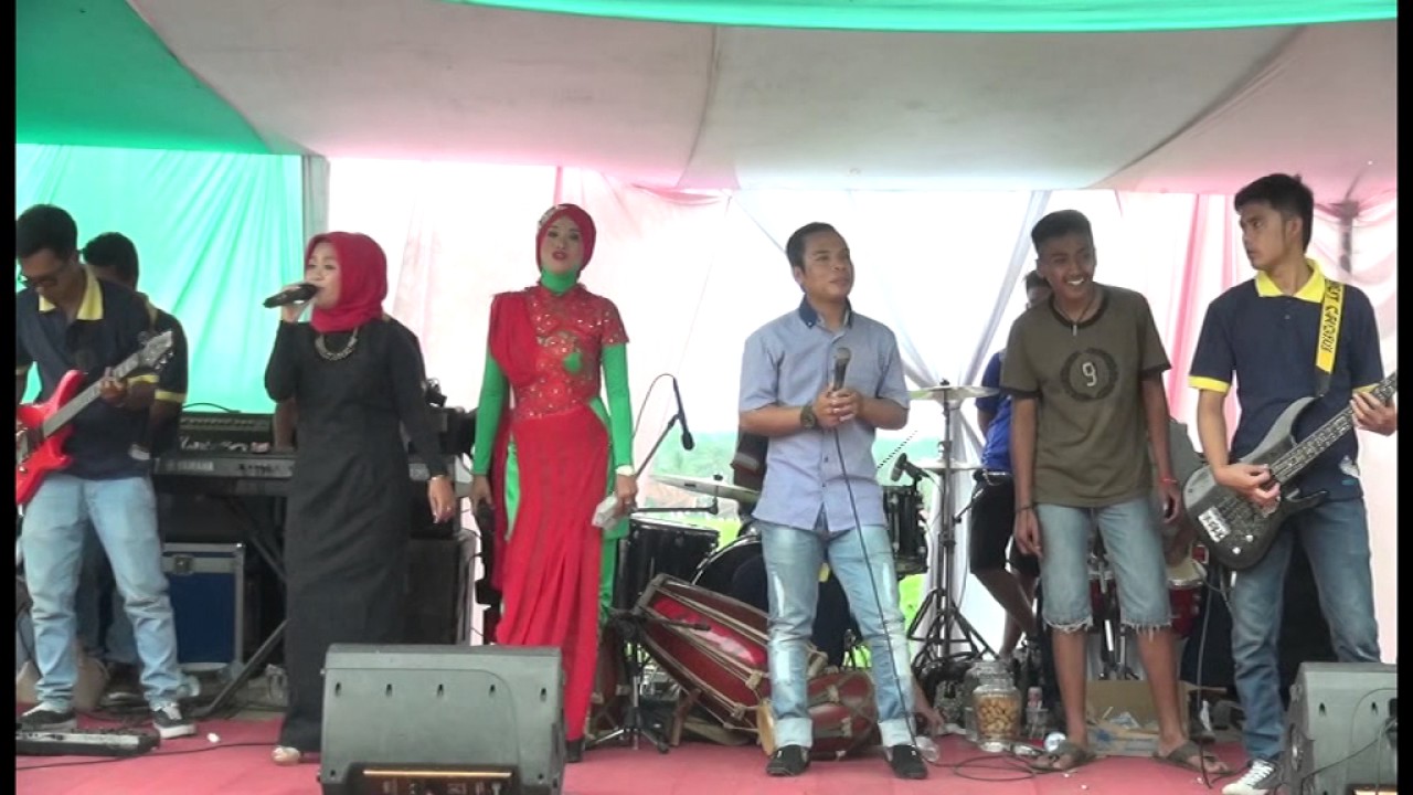 22 Wanita Idaman Lain - Andini Music Dangdut Live Garut - YouTube 22 Wanita Idaman Lain - Andini Music Dangdut Live Garut - YouTube