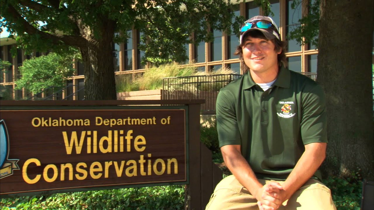 how much money does an oklahoma wildlife officer make