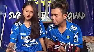 STORY WA PASANGAN BOBOTOH CANTIK NYAYIKAN LAGU KEBANGGAAN PERSIB