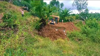 D6R XL Bulldozer Helps Farmers Open Old Road Access Quickly and Easily in Hilly Areas