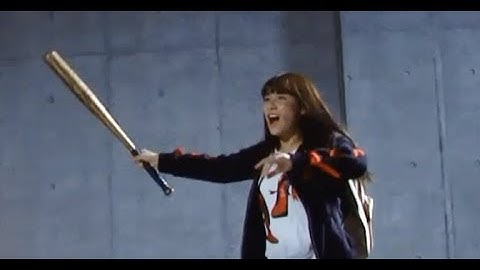 浅川梨奈がバットでソンビを叩きまくる！ 大暴れのメイキングが到着／映画『トウキョウ・リビング・デッド・アイドル』浅川梨奈ＶＳゾンビのメーキング特別映像