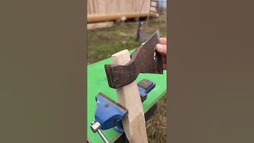 A unique way to install the axe handle in such a way that it never falls out #diy #tips