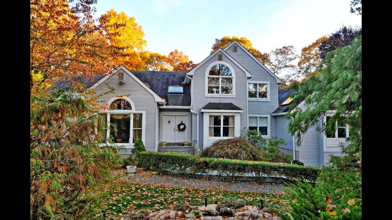 Property for sale 10 Woodstone Court, Huntington Station, NY 11746