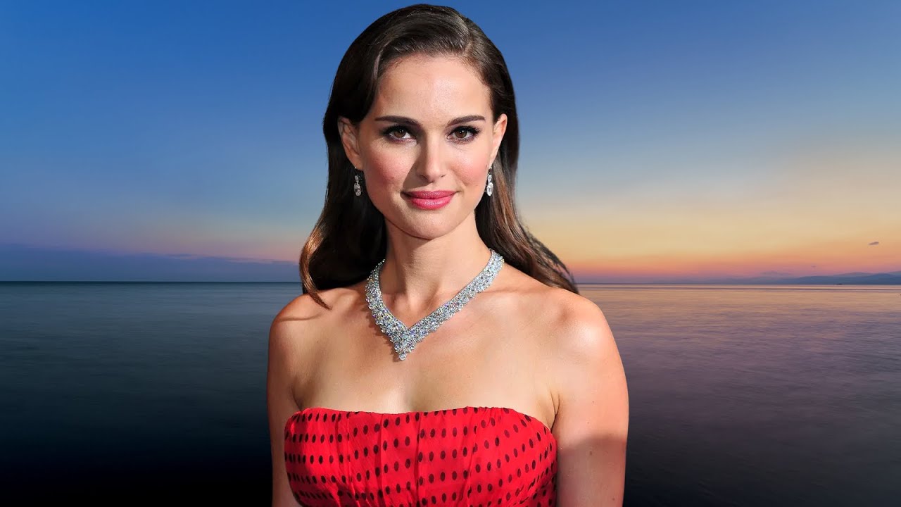 Natalie Portman's Hottest Bikini Moments - YouTube