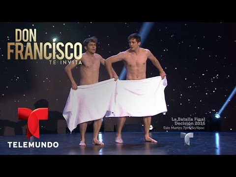 Don Francisco Te Invita | Hombres desnudos hacen trucos con toallas | Entretenimiento