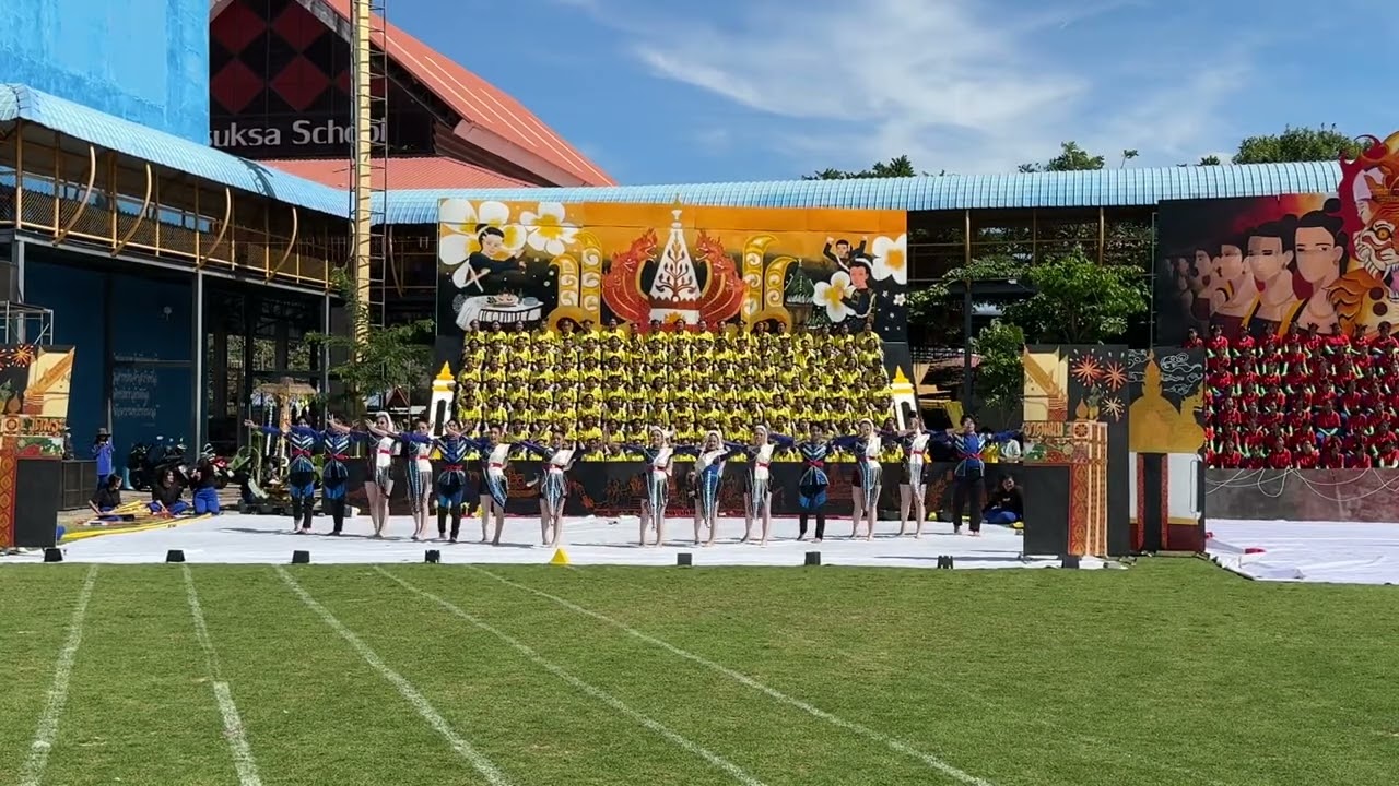 การแสดงผู้นำเชียร์และกองเชียร์ คณะจันทรา (สีเหลือง)  