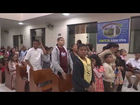 Louvor com as crianças.
