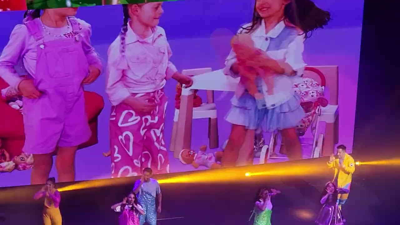 LOS MENIQUES DE LA CASA, LARA CAMPOS, SARITA BEBE. no copyright music 