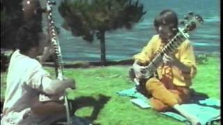 Video thumbnail of "Ravi Shankar teaches George Harrison how to play sitar 1968 (Rishikesh, India HQ RARE)"