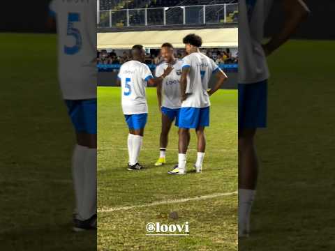 Paqueta e Luva de Pedreiro no time do Tirullipa, contra o time do Neymar