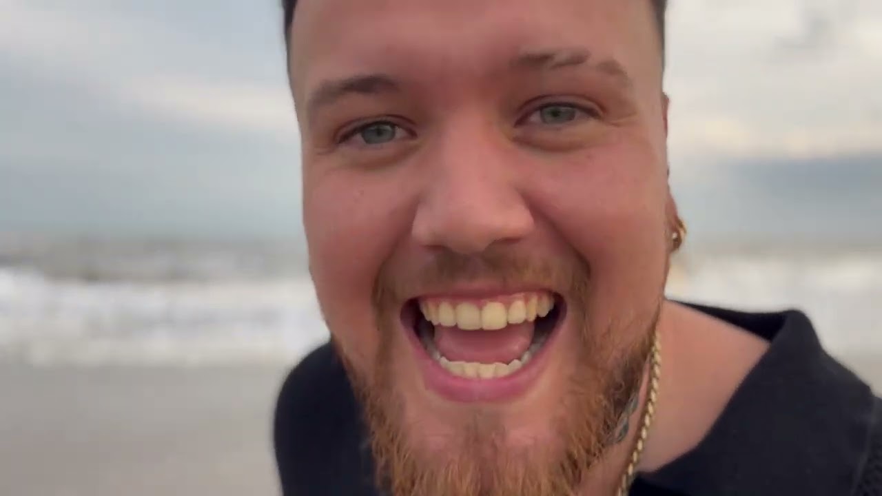 EMILIANO SIN CONTROL - CARIÑO MÍO (VIDEO OFICIAL) 