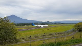 PESAWAT A330 GARUDA MENDARAT DI MANADO 🛬