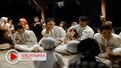 Wali Band - Abatasa (Official Music Video NAGASWARA) #music - Durasi: 3:57. Wali Band - Abatasa (Official Music Video NAGASWARA) #music - Durasi: 3:57.