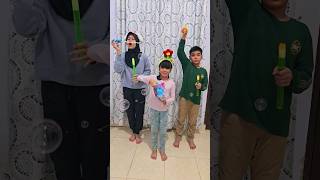 Berbagi Gelembung Balon Sabun