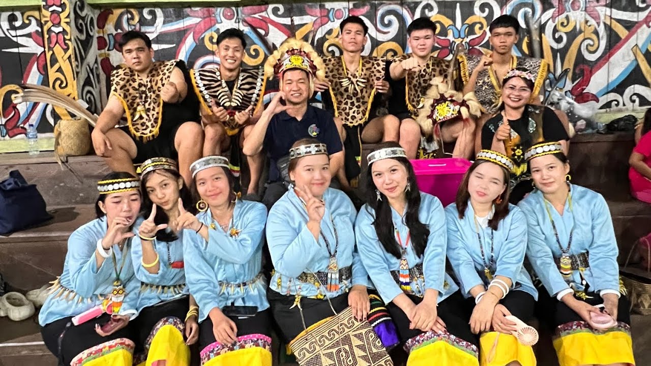 Vokal Grup Sanggar Tari Bangen Kimet dari RT 02 Desa Pimping 