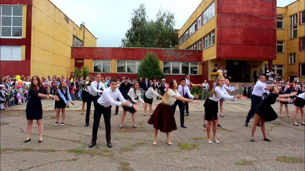Флешмоб 11 класса на 1 сентября. Лувк интеллект луганск. Флэшмоб на 1 сентября 11 класс. Курск 1 сентября 2022. Школа в угледаре 3 2014 год первый класс.