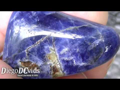 Sodalite royal blue mineral gemstone Na8(Al6Si6O24)Cl2 Sodalita