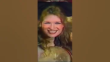 نيللي طبل البلدي وبحشمة ارقصي 