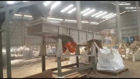 linear vibrating screen with belt conveyor working video