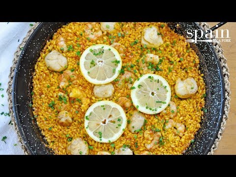 the-easiest-seafood-paella-recipe-with-shrimp-and-scallops