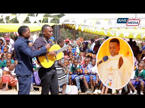 TAZAMA PADRE MANFRED SEMDA AKIIMBA LIVE WIMBO MAALUM WA PONGEZI KWA PADRE JOACHIM B IPANDA 
