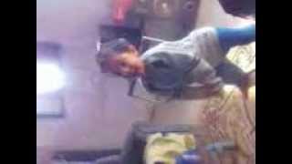 Menino De 2 Anos Dançando Quadradinho De Oito