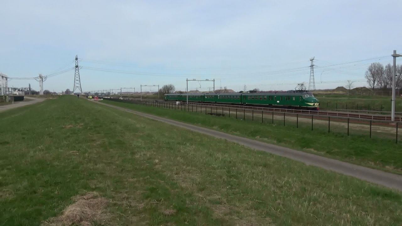 NS MAT'54 766 van de Stichting Hondekop | Maeslantkeringweg te Hoek van Holland | 2017