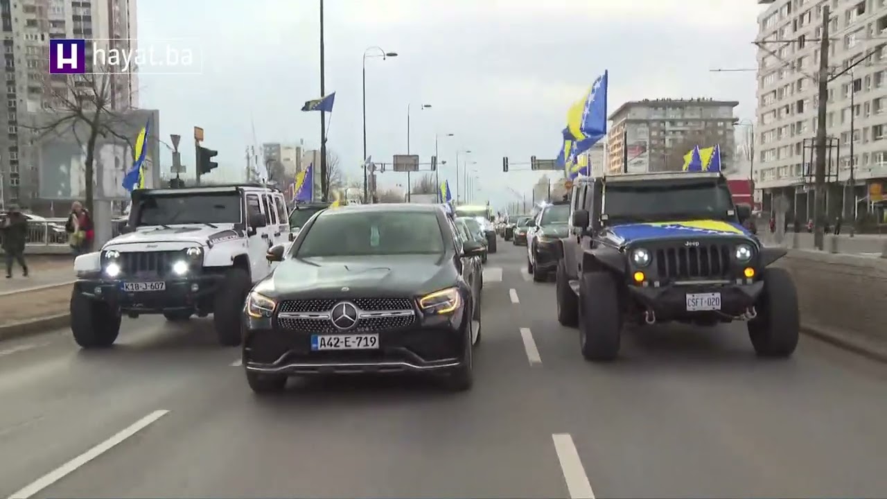 POGLEDAJTE DEFILE VOZILA KROZ SARAJEVO POVODOM DANA NEZAVISNOSTI