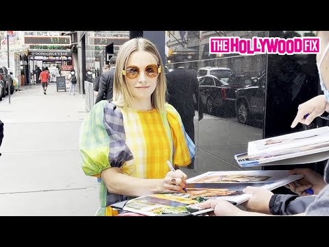 Kristen Bell Stops To Sign For Fans & Talk With Paparazzi While Leaving Good Morning America In N.Y.