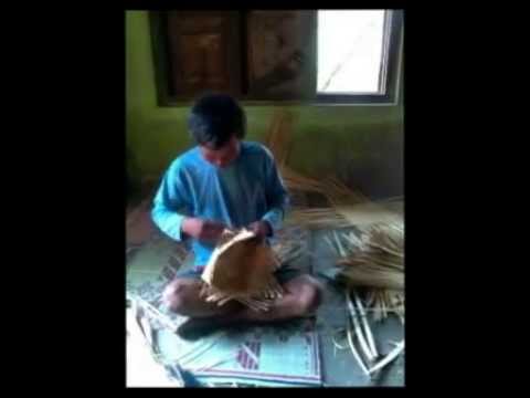  Kerajinan  Bambu  Jogja  Cara Membuat Besek Bambu  YouTube