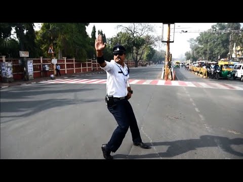 India's 'moonwalking' traffic cop turns heads - YouTube