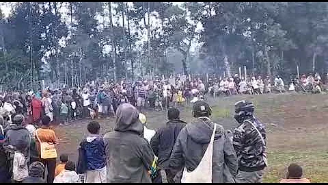 DAVID MANGOBE GIVING SPEECH TO HIS TRIBE IN HELA P...