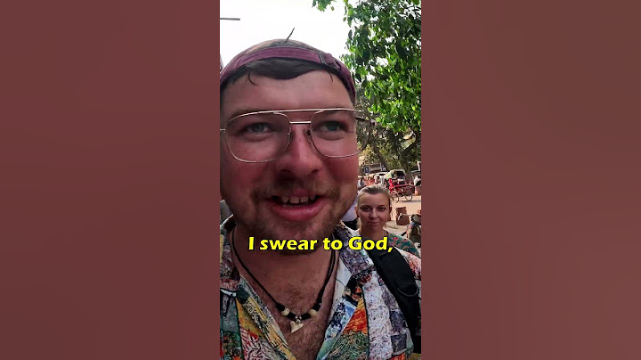 Foreigner Chased by Indian Beggars in Delhi