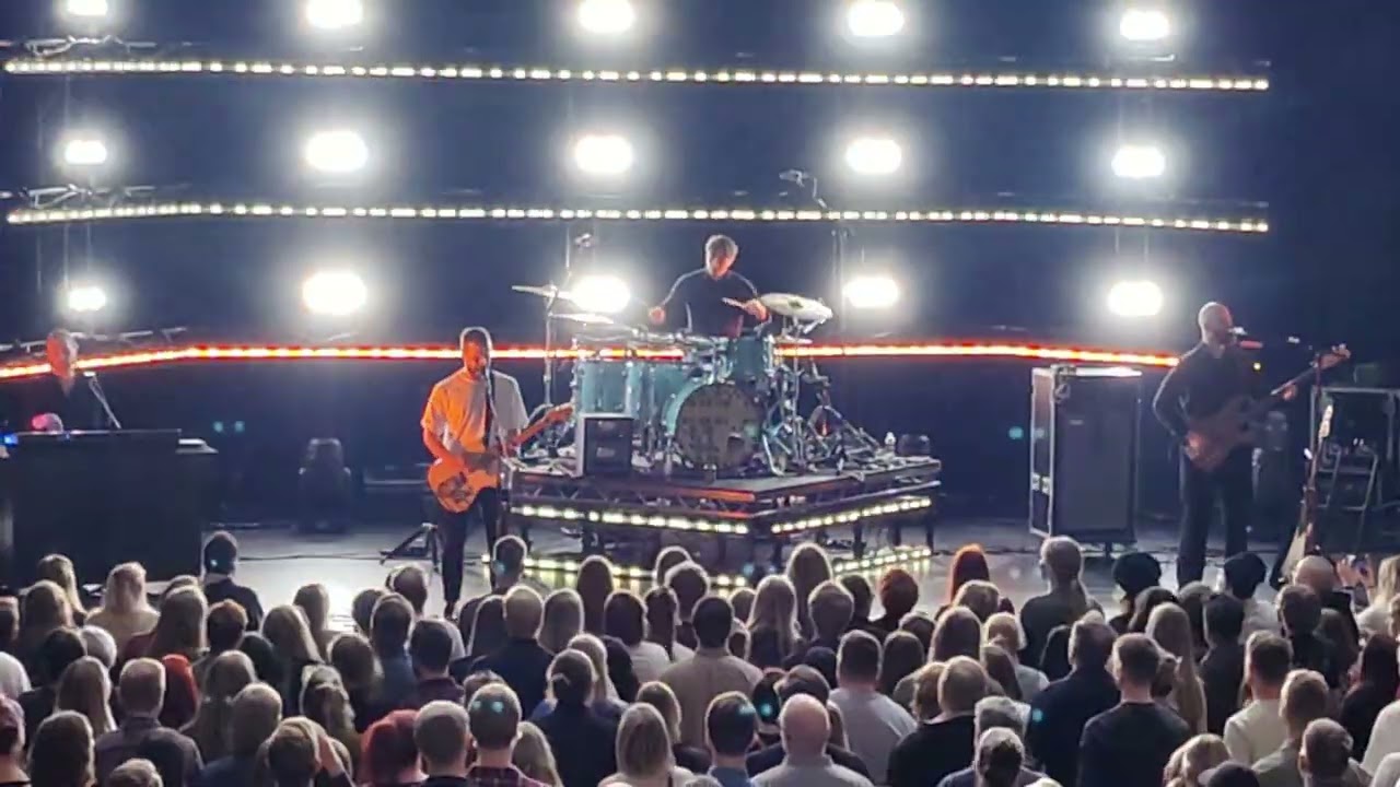 White Lies live at the House of Culture, Helsinki, 27.4.2022.