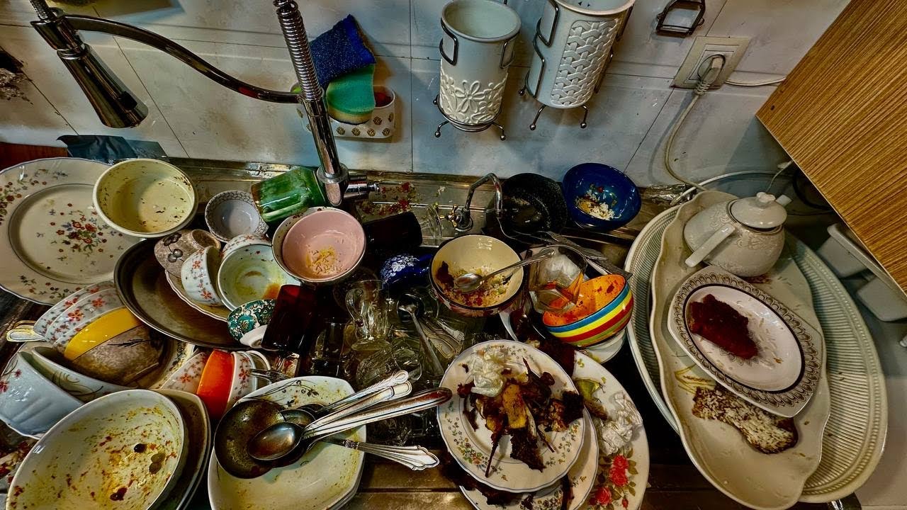 Satisfying Dishwashing ASMR – Hand Washing Plates with Relaxing Water Sounds