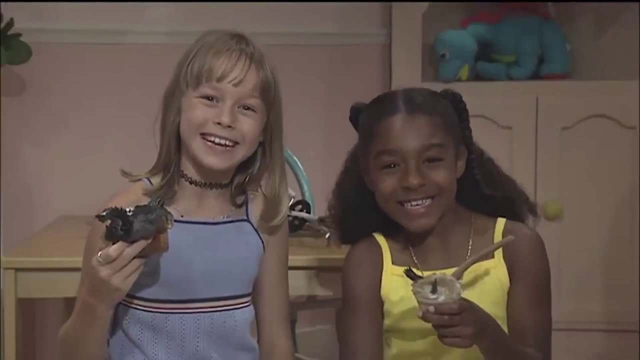 Brie Larson Canon [Part 1]: The Tonight Show Roadkill Easy-Bake Oven (1998) - YouTube