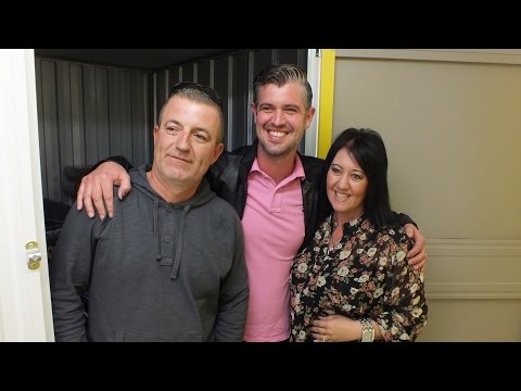 Video: Brandon en Lori Bernier netto waarde: Wiki, Getroud, Familie, Trou, Salaris, Broers en susters