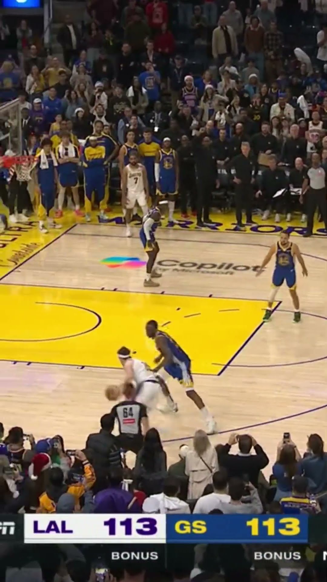 STEPH HITS THE 3, REAVES WINS THE GAME ?