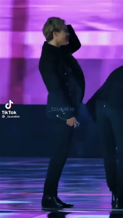 Jimin running to Eunwoo and hugging him🥺