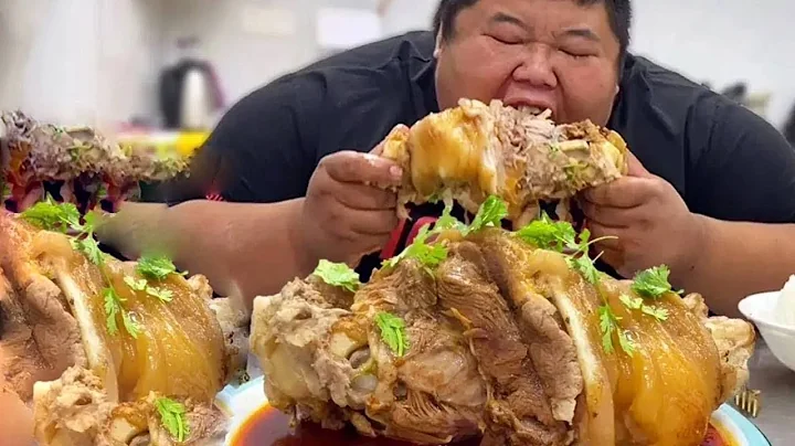 Every time he eats a big pork elbow, Monkey Brother has to train an additional 10 kilometers.