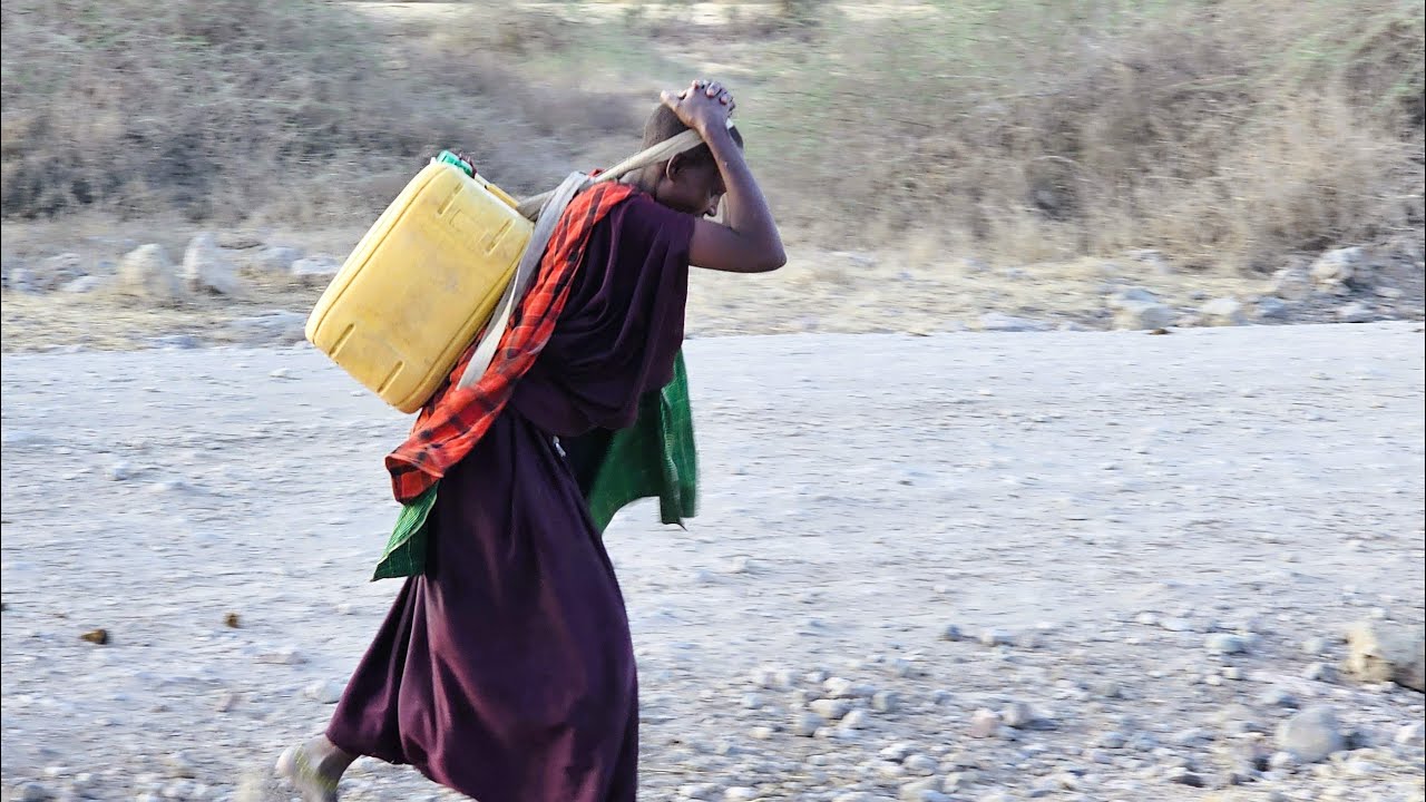 KHATAMUL ANBIYAA YAENDELEA KUGAWA MAJI KATIKA KIPINDI CHA UKAME   KATIKA KIJIJI CHA KAMBI YA CHOKAA
