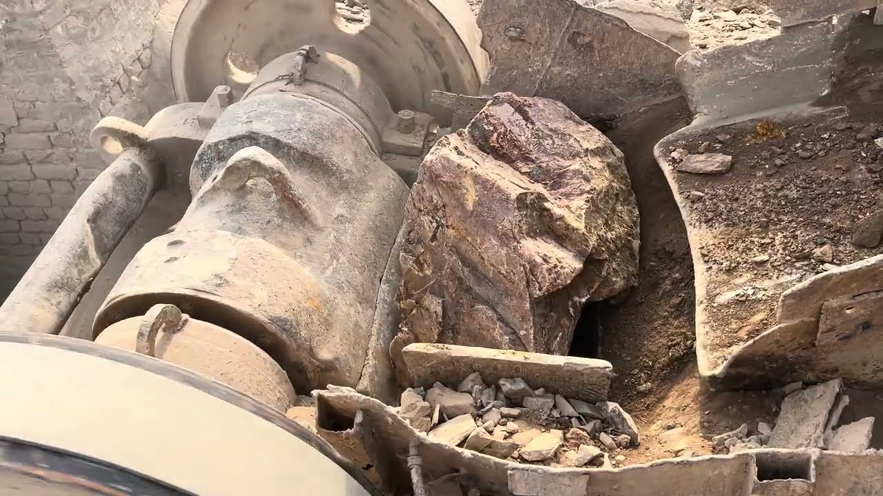 Big Rock Jaw Crusher Machine in Action | Amazing Stone Quarry Crushing