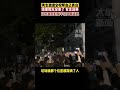 10月18日江苏南京,大学男生邀请全校同学帮自己表白,结果观众全来了女主没来,同学大喊退钱
