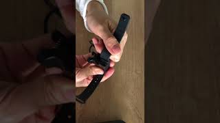 How to charge the fitness tracker - R1