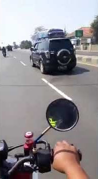 story wa halu jalan-jalan pake motor bareng cewek seksi... cie cie blaem blaem~Baso Breng 