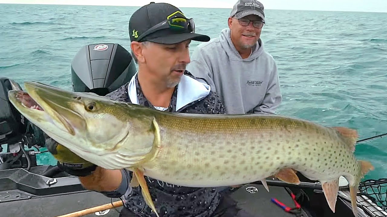 СЕНТ-КЛЕР МАСКИС ПОСЕРЕДИНЕ ОЗЕРА!!!