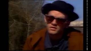 Michael Stipe of REM on Rapido 1991 Losing My Religion chords