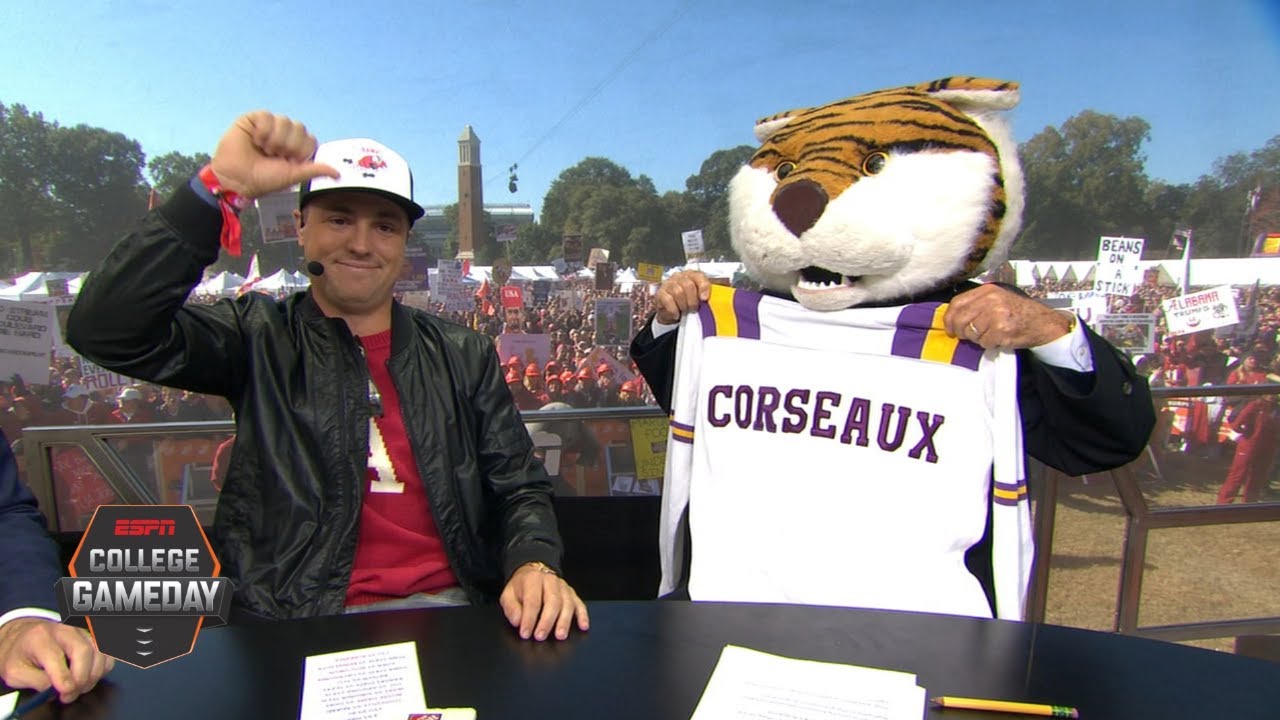 Lee Corso's headgear pick for LSU vs. Alabama with Justin Thomas | College  GameDay - YouTube