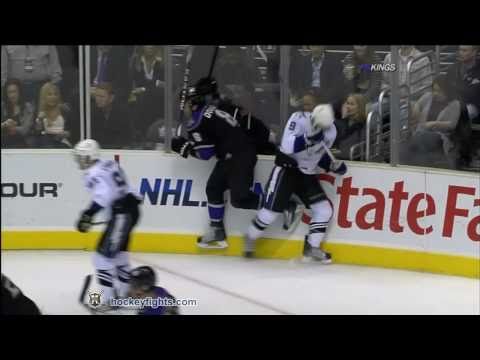 Steve Downie vs Willie Mitchell Nov 4, 2010 - LA f...